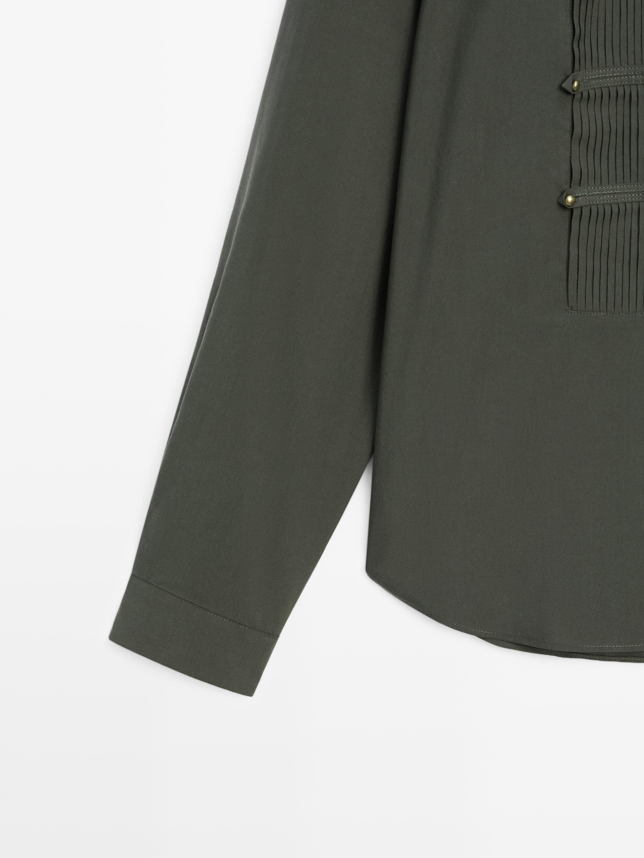 Pintuck shirt with stand collar